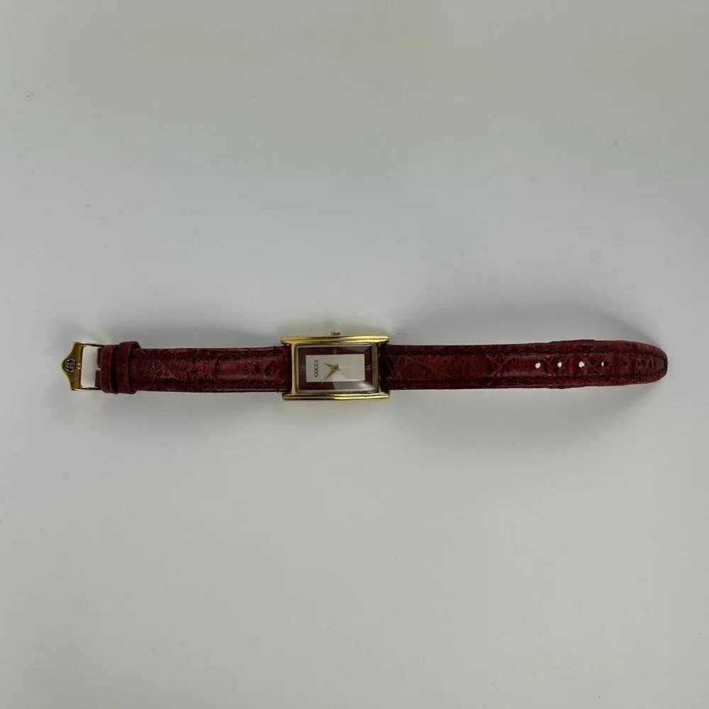 GUCCI 2600M Vintage Women's Quartz Watch Red Leather band